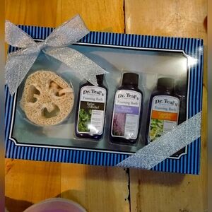 Dr. Teal's 4pc Foaming Bath Gift Set